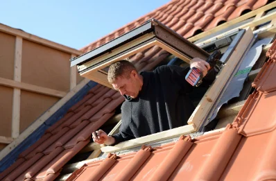 Pose de fenêtres de toit Velux à Saussay